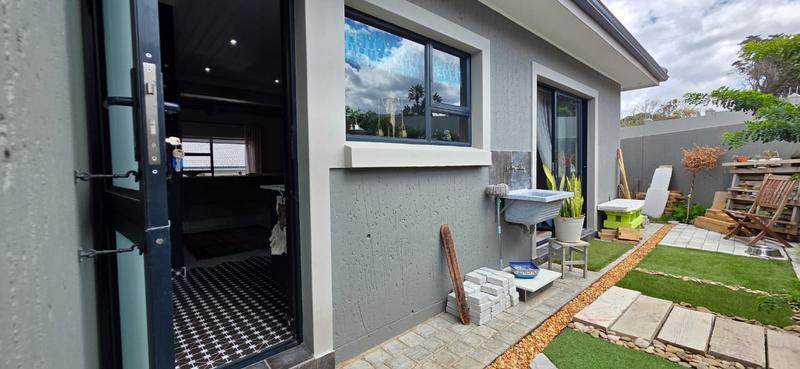 2 Bedroom Property for Sale in Tergniet Western Cape